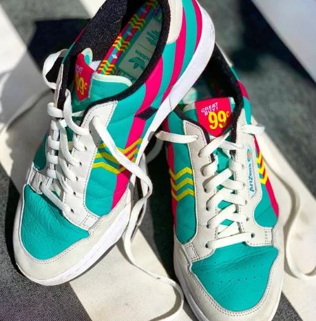 Adidas faz parceria com Arizona Iced Tea e lança coleção especial com pares a US$0,99