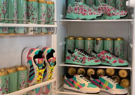 Adidas faz parceria com Arizona Iced Tea e lança coleção especial com pares a US$0,99