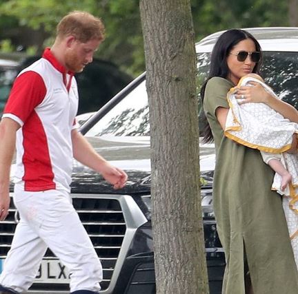 Meghan Markle e Kate Middleton levam filhos a evento esportivo