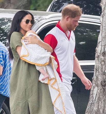 Meghan Markle e Kate Middleton levam filhos a evento esportivo