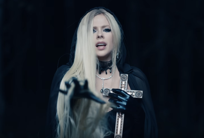 Avril Lavigne em 'I Fell In Love With The Devil'