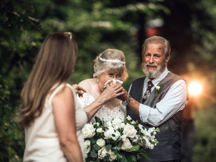 Casal faz ensaio para comemorar aniversário de casamento