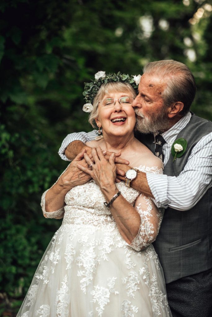 Casal faz ensaio para comemorar aniversário de casamento