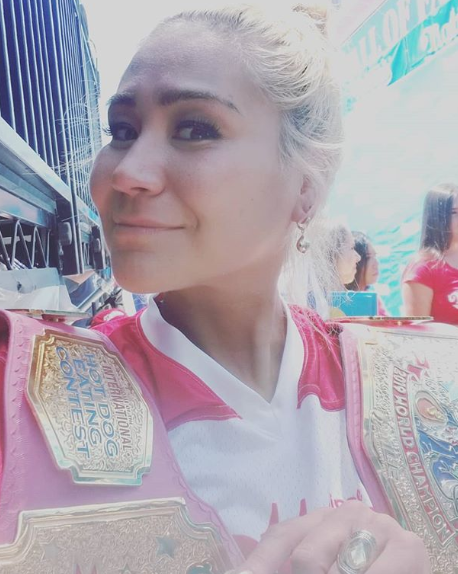 Miki Sudo foi a campeão na categoria feminina. Ela comeu 31 hot dogs