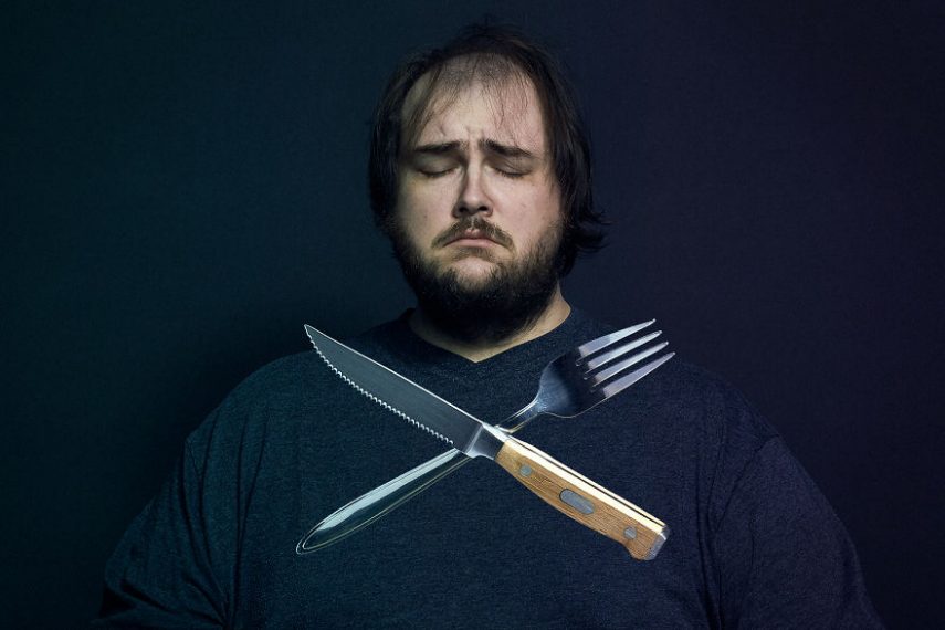 Série retrata a relação do fotógrafo canadense Erik Marcinkowski com junk food. Ele quis mostrar como esse tipo de comida impactou sua auto-imagem e saúde mental