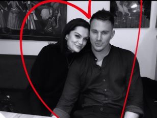 Cantora postou fotos raras ao lado do namorado famoso