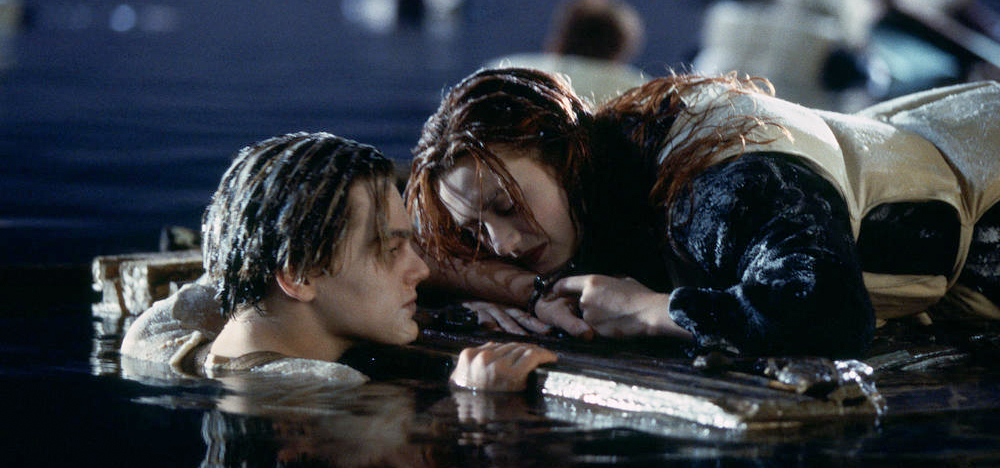 Brad Pitt, Leonardo DiCaprio, e Margot Robbie discutem fim de 'Titanic'