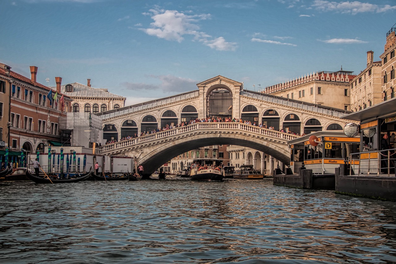 Turistas são expulsos de Veneza após quebrarem estas novas regras
