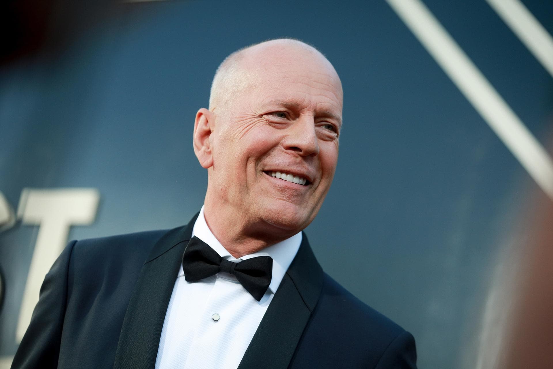 Bruce Willis aparece em clique raro ao lado das 3 filhas mais velhas