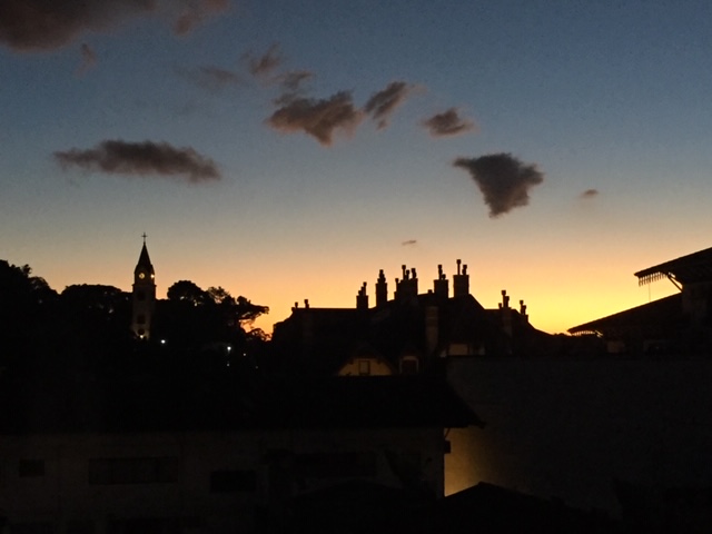 pôr do sol no centro de Gramado