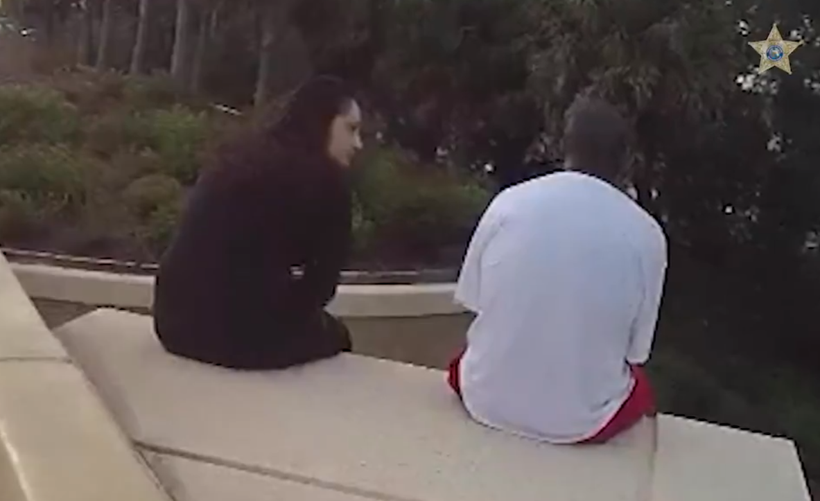 Mulher salva homem que tentava se matar ao citar canção de Linkin Park