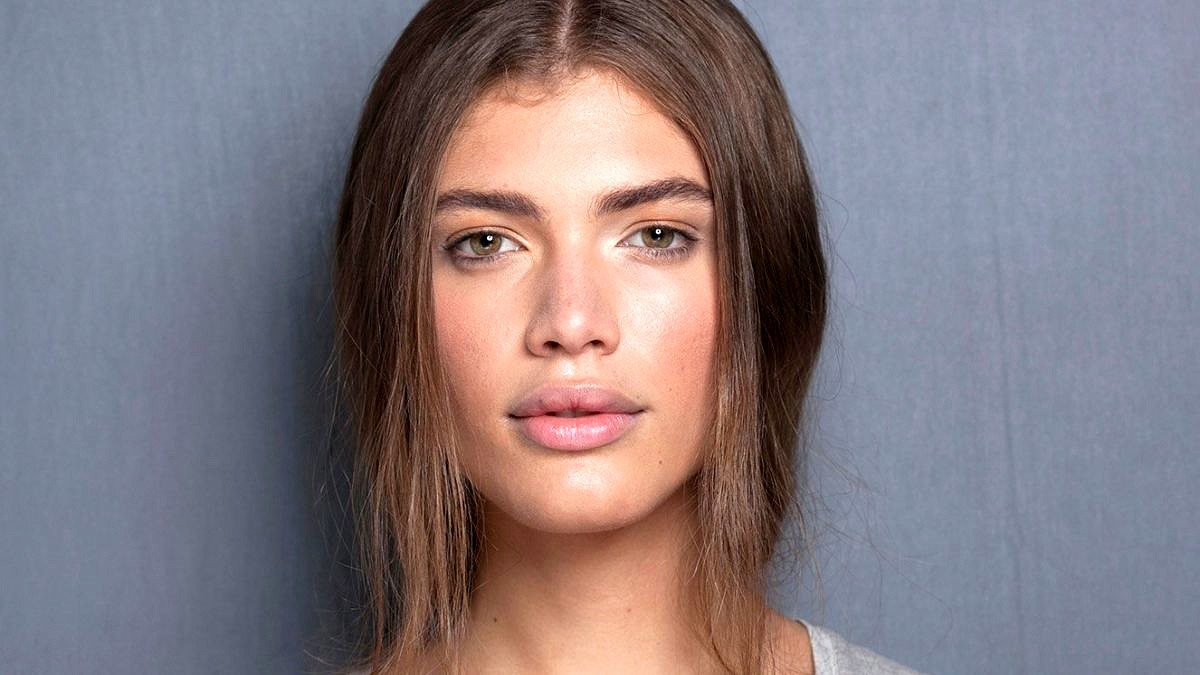 Victoria's Secret contrata primeira modelo trans, e ela é brasileira!