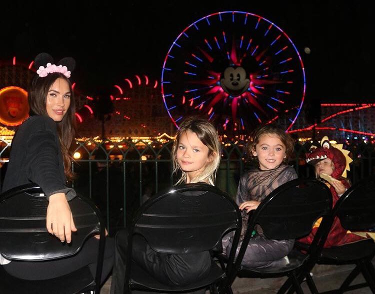 Família de Megan Fox vai à Disneylândia