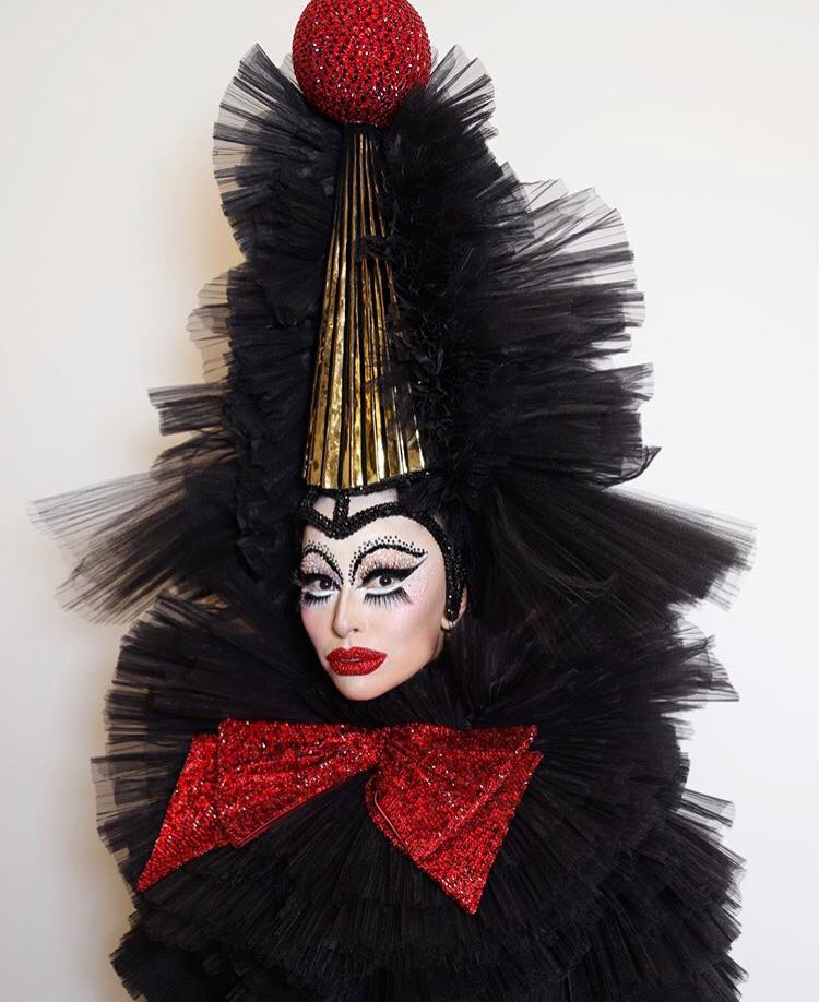 Sabrina Sato impressiona com fantasia: 'tá ficando difícil pra gente'
