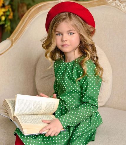 Menina russa é eleita a mais nova 'criança mais bonita do mundo'