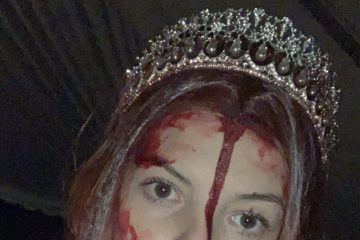 Tiara Ferramenta Sangue Halloween.