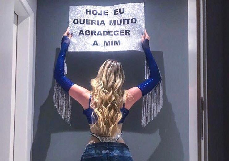Celebridades esbanjam criatividade com looks de Halloween; vem ver
