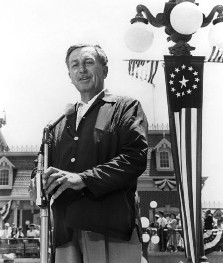Primeiro cliente da Disney visita parques sem pagar nada há 64 anos