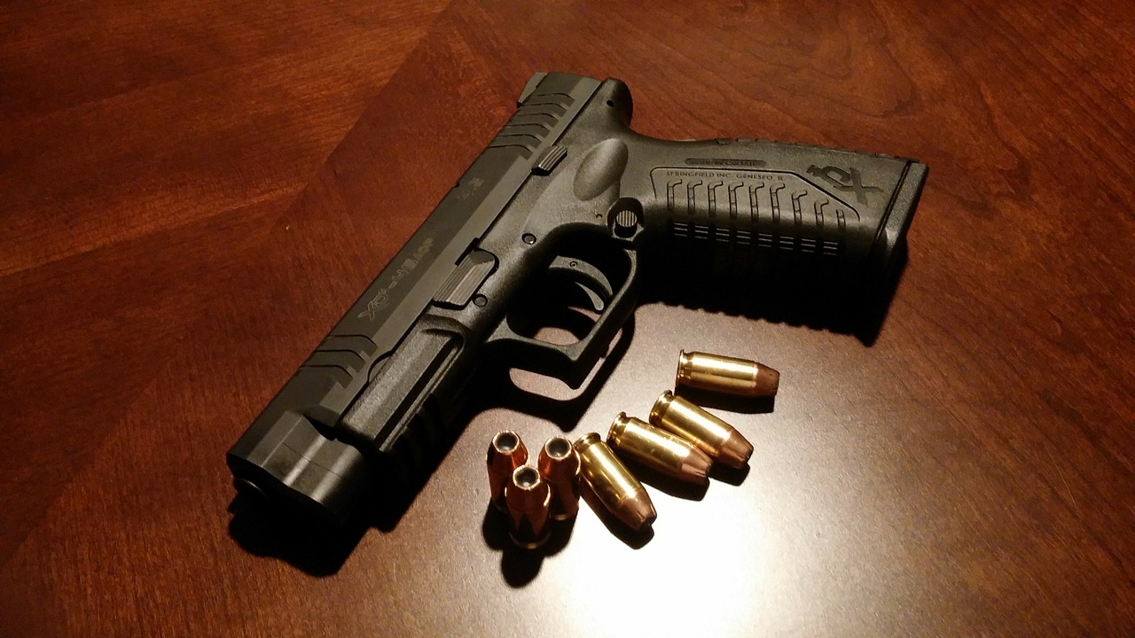 Na Flórida, menino de oito anos leva arma carregada para escola