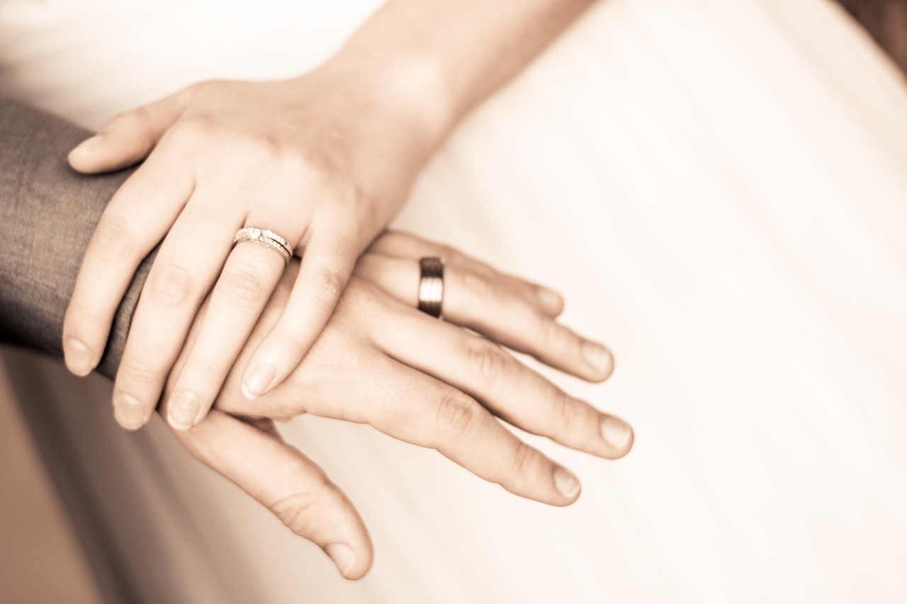 Horas antes de falecer, homem com câncer realiza desejo de se casar