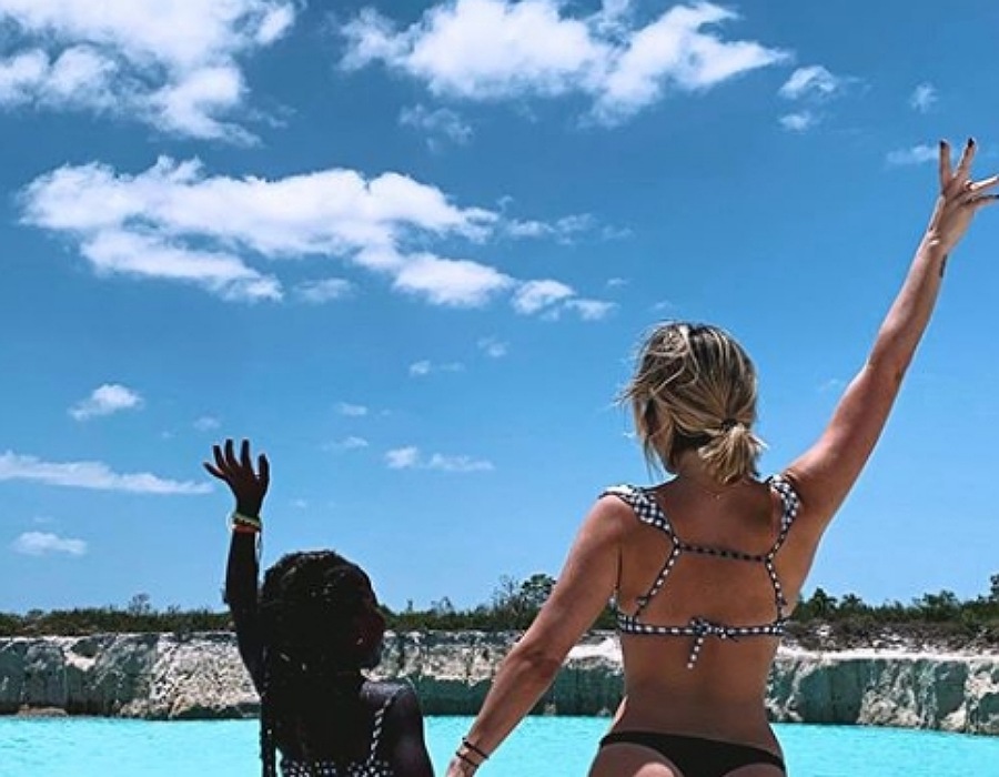 Gio Ewbank ganha elogio de Marquezine sobre bumbum em foto com a filha