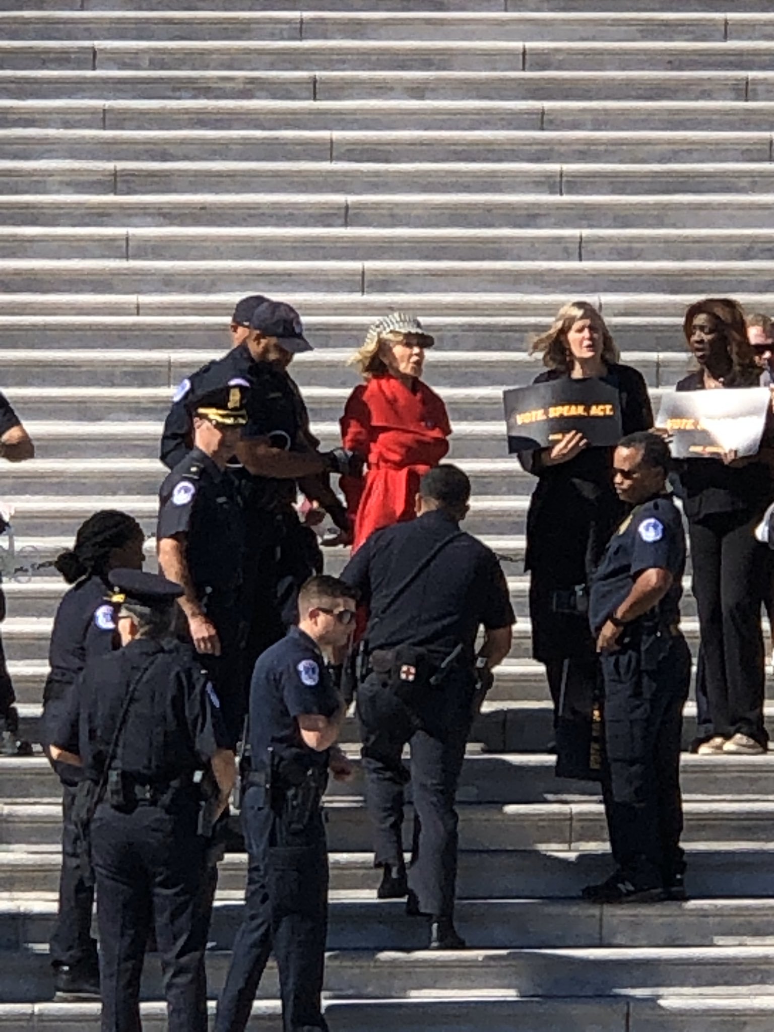 Jane Fonda é presa em protesto: relembre seu histórico como ativista