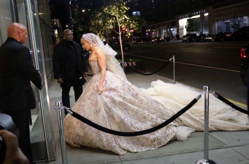 Jennifer Lopez é vista com vestido extravagante lindo em Nova York
