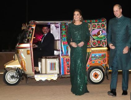 Kate Middleton repete estilo de Diana em visita ao Paquistão