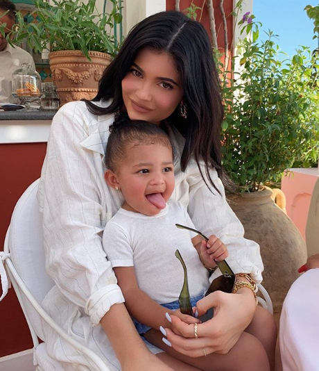 Kylie Jenner relembra 'momento especial' e posta rara foto da gestação