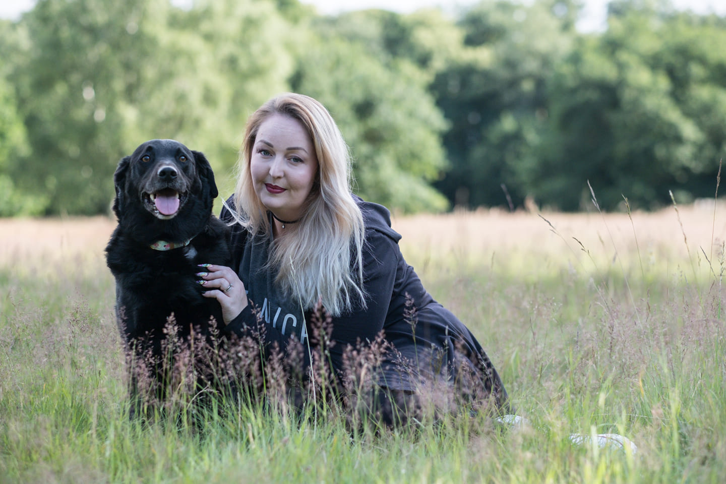 Mulher britânica afirma sofrer com soluço contínuo há 12 anos