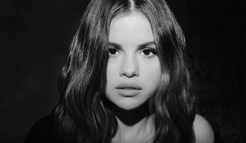Selena Gomez recebe elogio gigante de Taylor Swift: 'um triunfo'