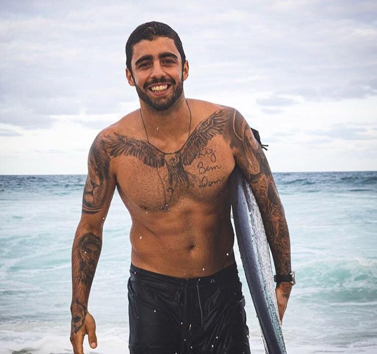 Pedro Scooby dá adeus à barba e adere novo visual