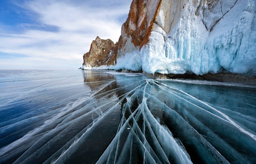 Lago Baikal, maior de água doce do mundo, na Sibéria
