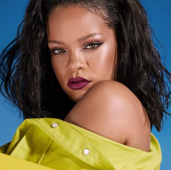 Rihanna é criticada após lançar novas peças feitas com pele de cordeiro