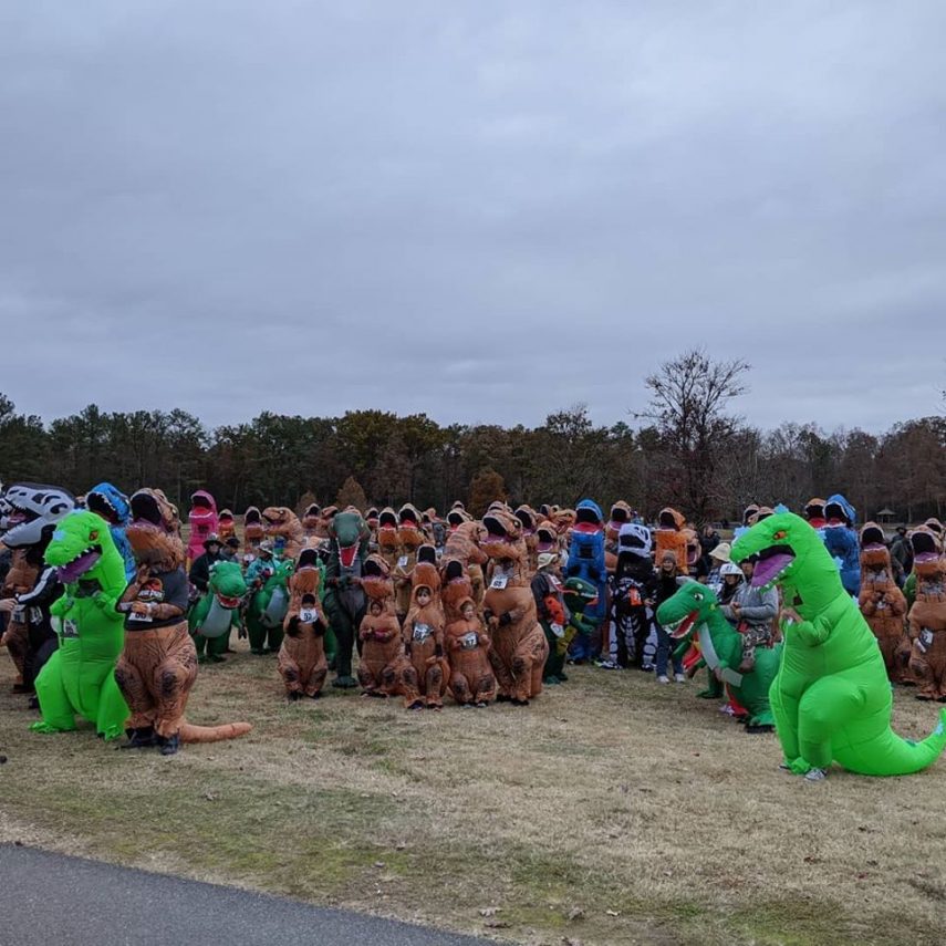 Pelo segundo ano consecutivo, ocorreu em Richmond, em Virginia, a Richmond T. Rex Run, corrida anual de pessoas fantasiadas do temido dinossauro. A edição de 2019 reuniu 175 participantes