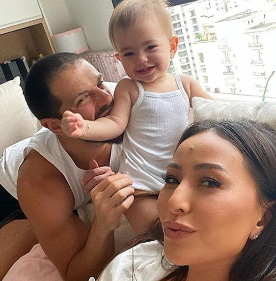 Sabrina Sato mostra que é impossível resistir à fofura da filha Zoe