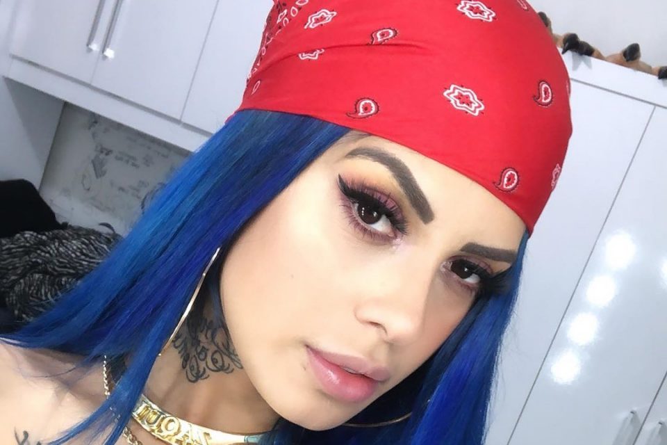 Tati Zaqui aparece como policial sexy em novo clipe e faz mistério