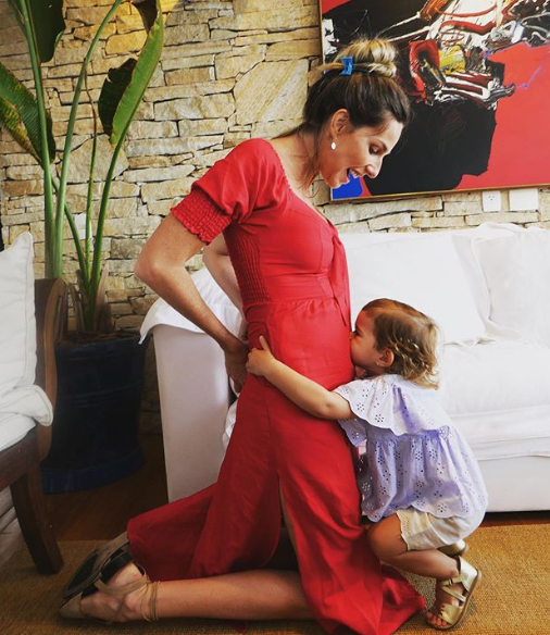 Mariana Weickert anuncia segunda gravidez: 'explodindo de amor'