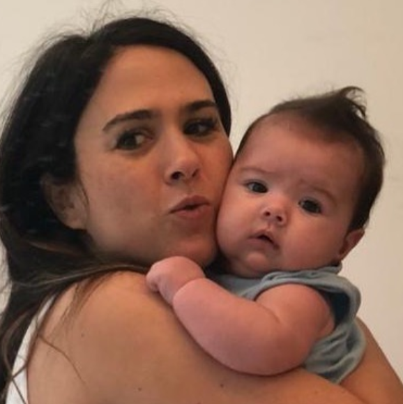 Tatá Werneck explode fofurômetro com nova foto da filha: 'sem condições'