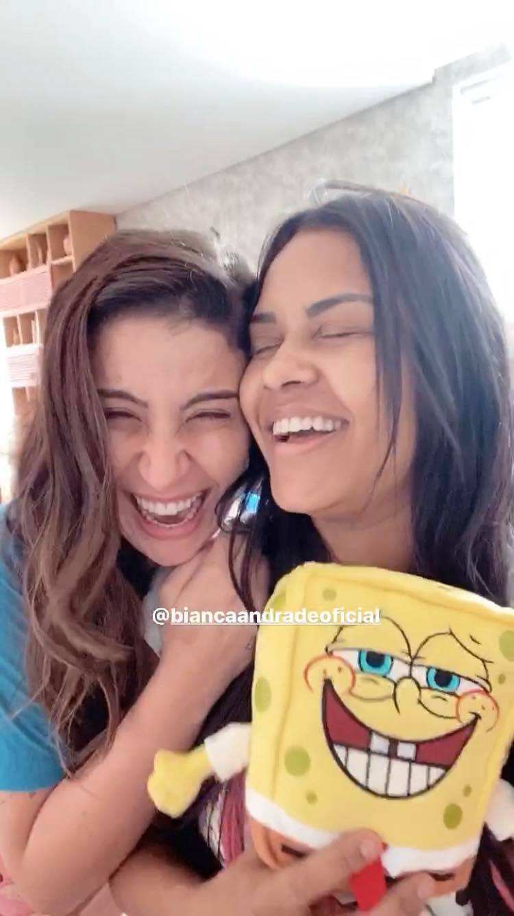 Flayslane faz visita surpresa para Bianca Andrade e apresenta o filho