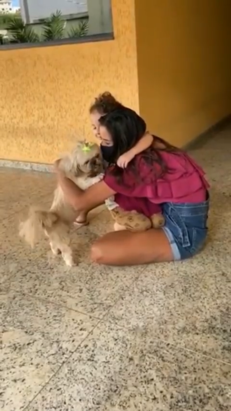 Ivy emociona seguidores ao mostrar reencontro com o filho
