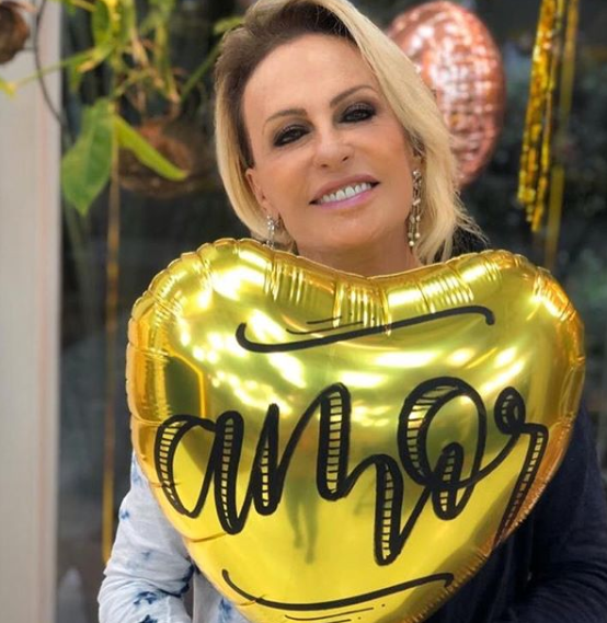 Ana Maria Braga ganha presente de aniversário em sessão de quimio