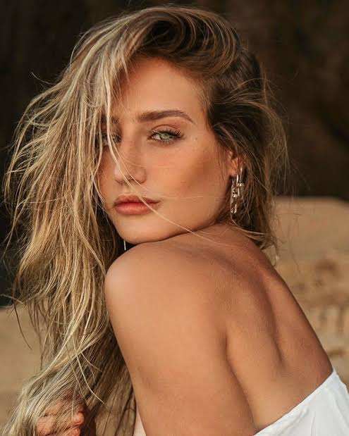 Bruna Griphao sensualiza em dança com shortinho no Instagram