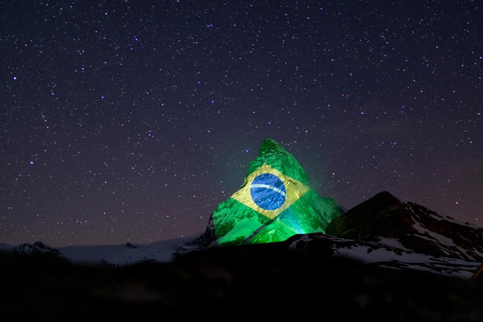 Suíça ilumina montanha nos Alpes com bandeira do Brasil e deseja força ao povo