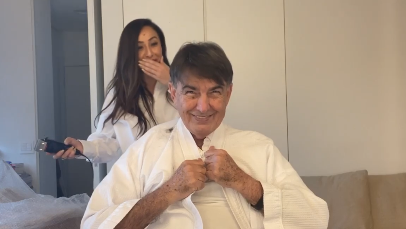 Sabrina Sato se desespera ao cortar cabelo do pai: "Fiz um buraco"