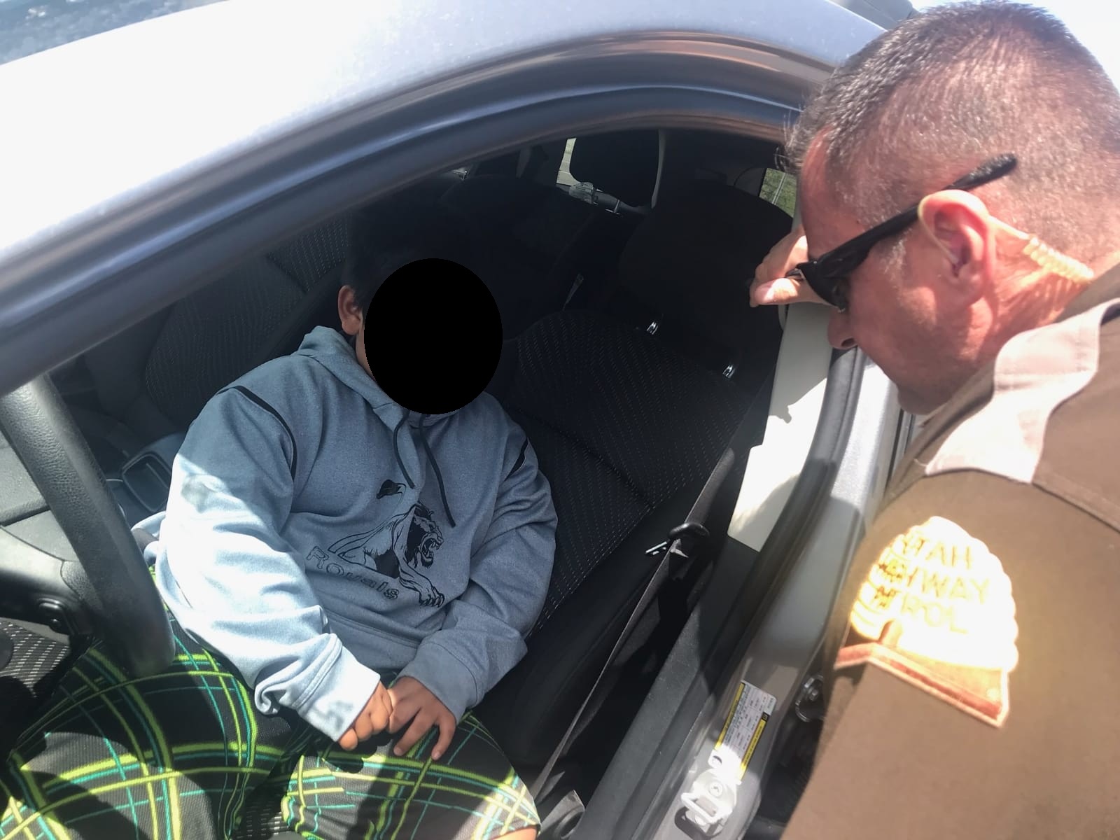 Menino de 5 anos rouba carro dos pais após mãe se negar a comprar Lamborghini