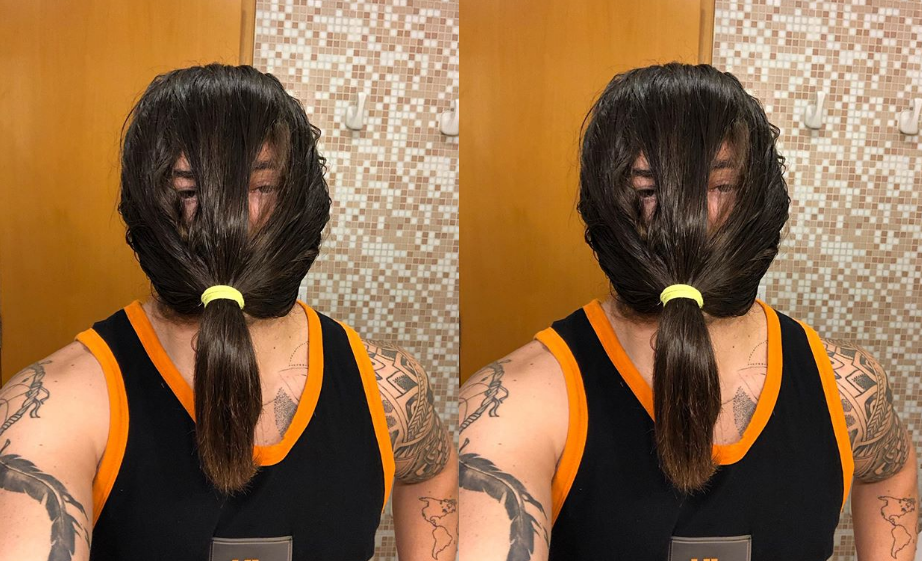 Whindersson Nunes improvisa máscara com o cabelo: "Me protegendo"