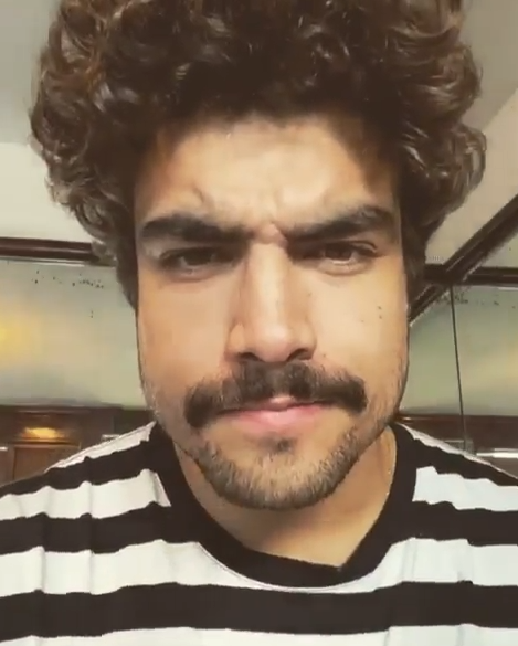 Caio Castro dá adeus à barba e impressiona seguidores: "20 anos mais novo"