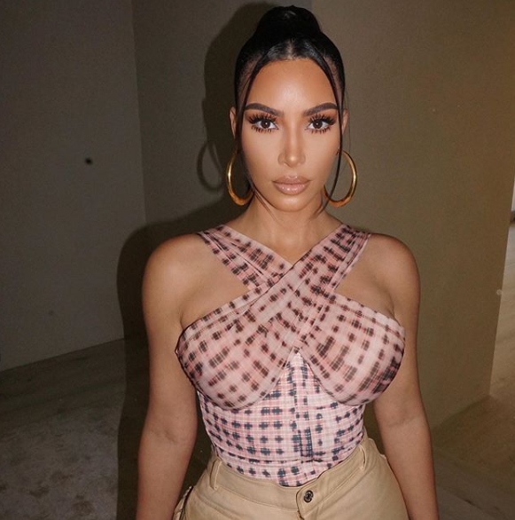 Kim Kardashian está ruiva! Estrela revela novo look no Instagram