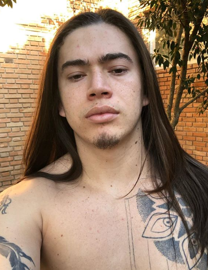 Whindersson Nunes exibe resultado de transição capilar: 'leãozinho'
